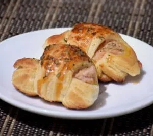 Mini Croissant recheado (Peito de Peru)